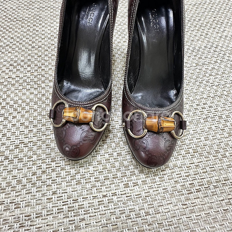 [3회착용] 구찌 GUCCI 뱀부 펌프스 36사이즈--1