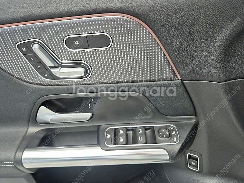 벤츠 GLA 중고 벤츠 GLA클래스 중고 흰색 2021년식 GLA220 법인차량 세금혜택--6