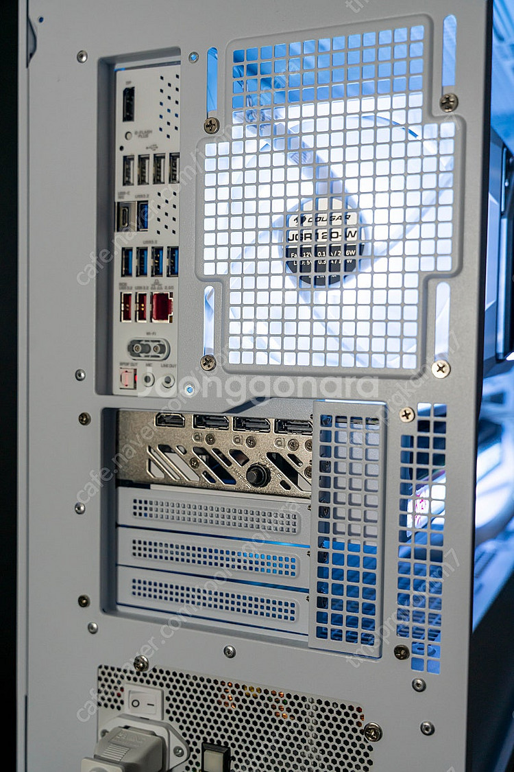 9800X3D / 5070TI 컴퓨터 본체 팝니다.--5