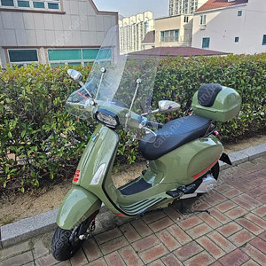 23년 베스파 스프린트125 그린색상 풀옵션 준신차상태로 판매합니다