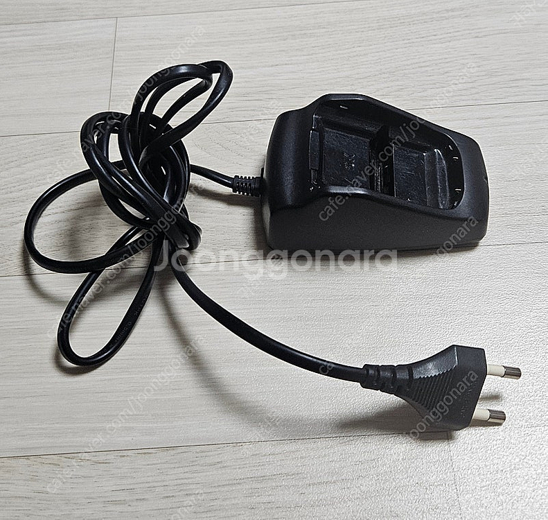 스카이 IM-3100용탁상용충전기 DTC-400팝니다.--1