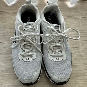 언더아머 UA 차지드 어서트 러닝화 285