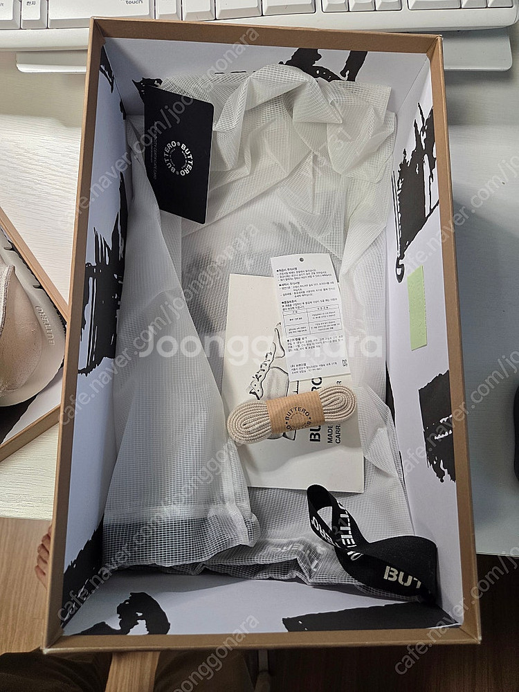 부테로 카레라 흰색 42사이즈 280--2