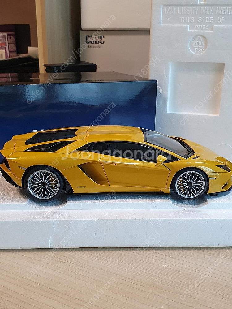 1:18 1/18 오토아트 람보르기니 아벤타도르 S 옐...--2