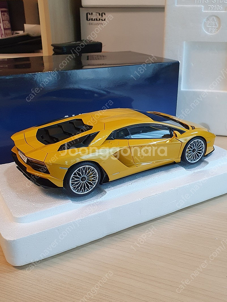 1:18 1/18 오토아트 람보르기니 아벤타도르 S 옐...--3