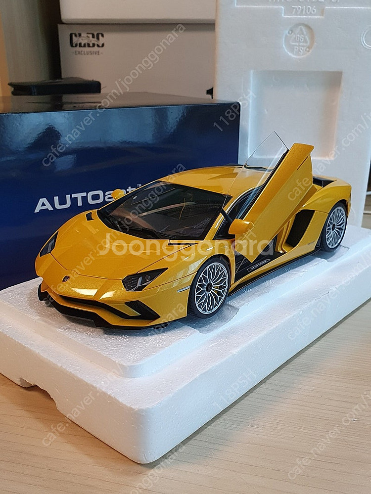 1:18 1/18 오토아트 람보르기니 아벤타도르 S 옐...--5