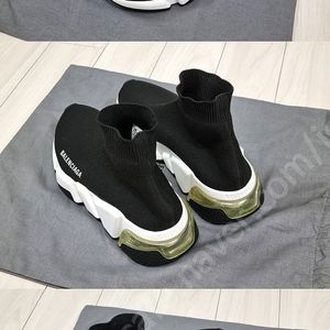 발렌시아가 스피드러너 에어 35 팝니다.​