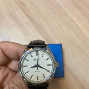 탈출시간 35.5mm 크림 다이얼 남녀공용 드레스워치