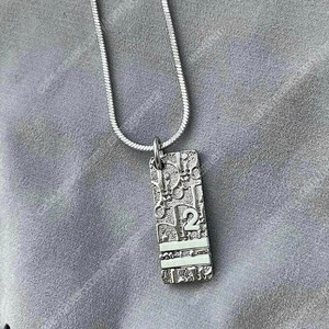 디올 은장 오블리크 목걸이