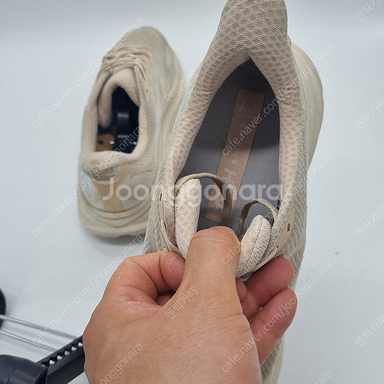 호카 클리프톤9 쉬프팅 샌드 남성 270mm--8