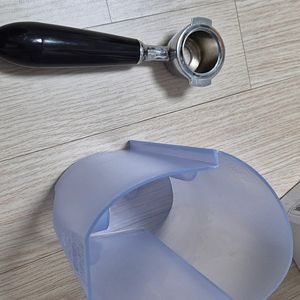 일리 X7.1 캡슐커피머신용. 물통.캡슐홀더 팝니다
