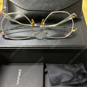 마노모스 안경테