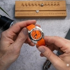 doxa sub200t 독사 서브200t 주황,그린 삽니다.