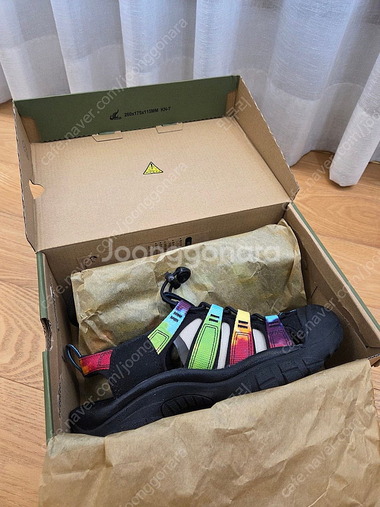 새상품] 킨 KEEN 뉴포트 레트로 샌들 235--2