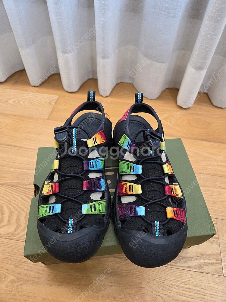 새상품] 킨 KEEN 뉴포트 레트로 샌들 235--3