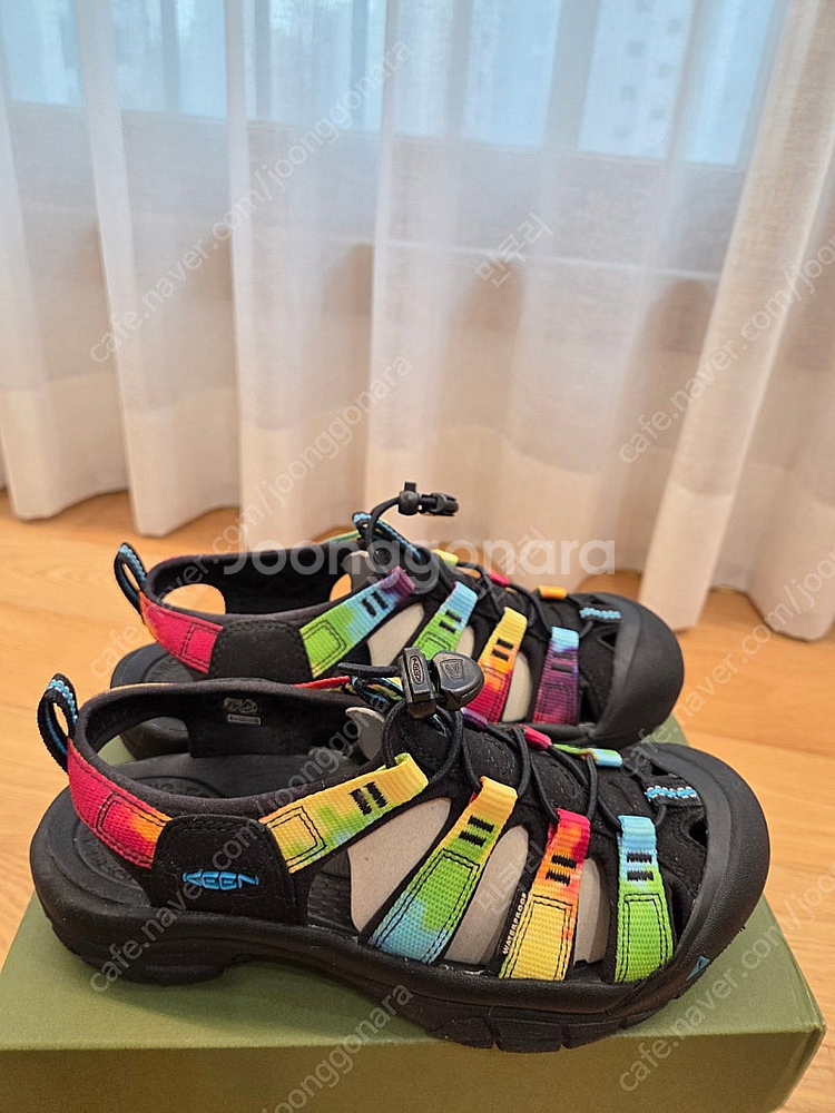 새상품] 킨 KEEN 뉴포트 레트로 샌들 235--4