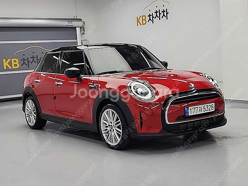 중고 미니쿠퍼 중고 가격 미니쿠퍼 5도어 중고 빨간색 2022년식 38,548km 5도어 클래식 플러스 런치팩 3세...--5