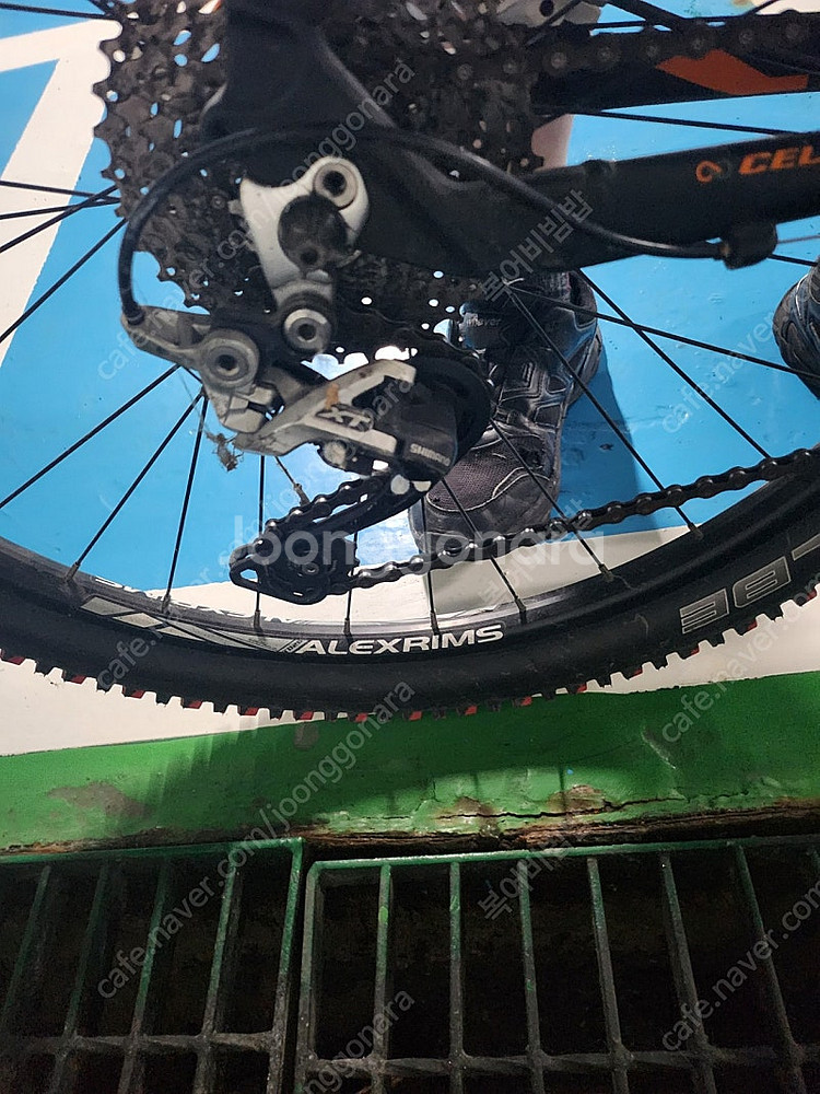 26인치 13.5 첼로 XC 30 산악 자전거를 팝니다...--2