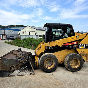 캐타필라 스키로더 75마력 CAT 236D 2014년 8700시간 청소솔 포함