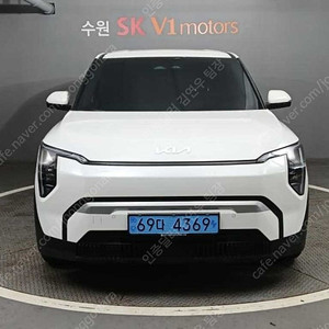 흰색 EV3 중고 전기중고차 롱레인지 에어 중고차구매 10,844 km