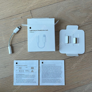 Apple Lightning to Headphone 잭 어댑터 팝니다.