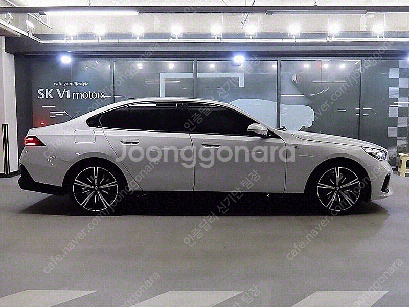 흰색 BMW 5시리즈 중고 xDrive M 스포츠 중고...--8