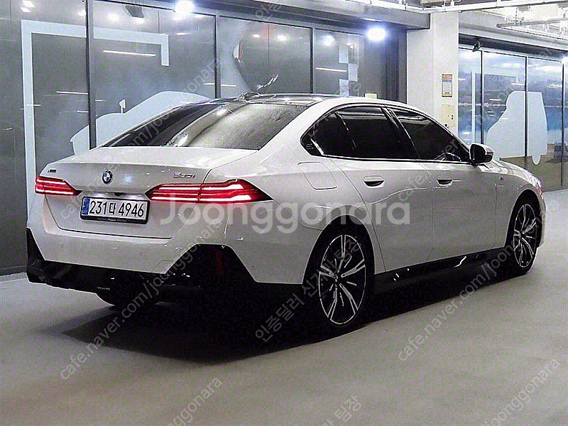 흰색 BMW 5시리즈 중고 xDrive M 스포츠 중고...--9