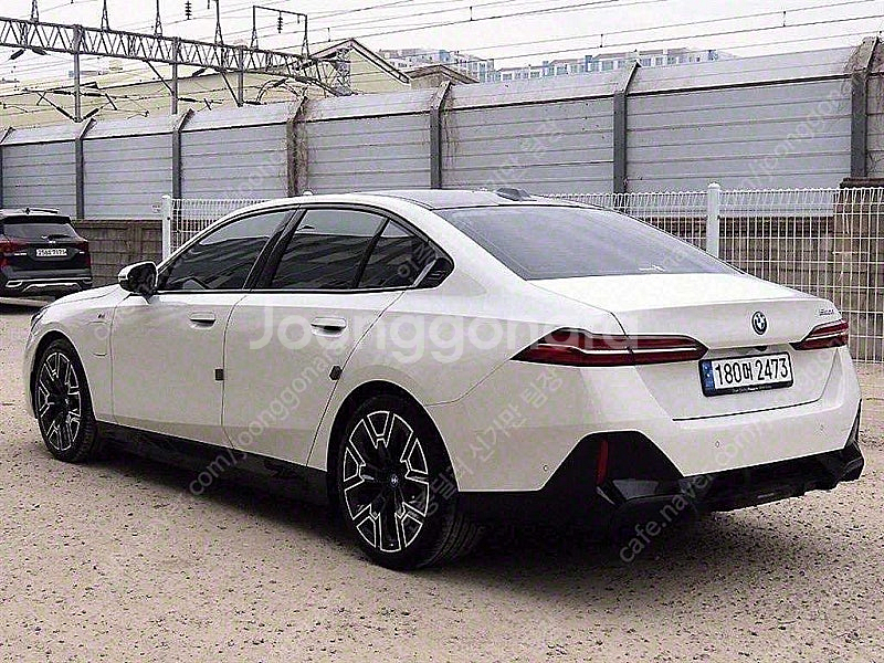흰색 BMW 5시리즈 중고 M 스포츠 수입중고차 상담 ...--8