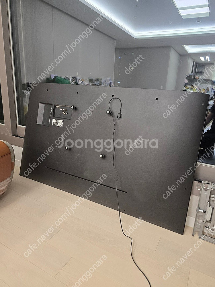 lg 65인치 울트라hd 벽걸이 tv 중고 팝니다--0