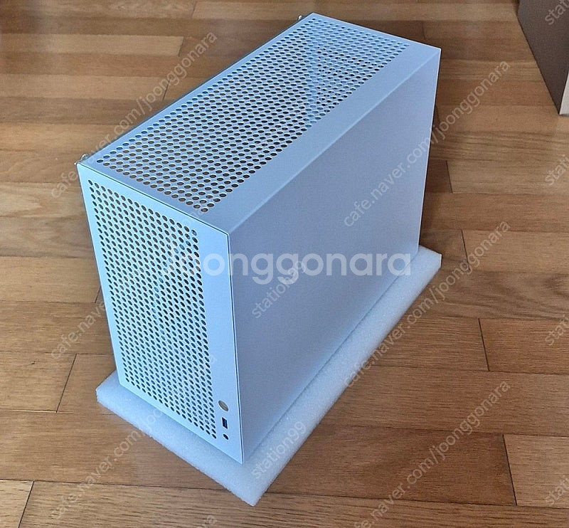 PC 케이스 (matx, itx) 미사용품 팝니다. (...--8