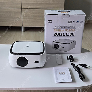 제우스 빔프로젝터 ZEUS L1300 (스크린.거치대포함)