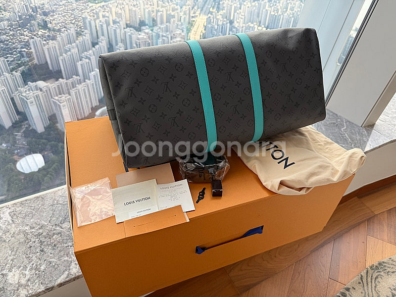 루이비통 정품 키폴 반둘리에 55 그레이민트 시즌한정--2