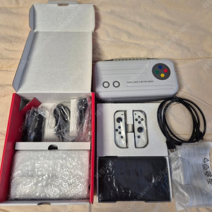 닌텐도 스위치 OLED 화이트 박스풀셋 + 삼성 SD카드 128G 팝니다.