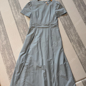 에트몽 넥 컷아웃 셔링 드레스 M