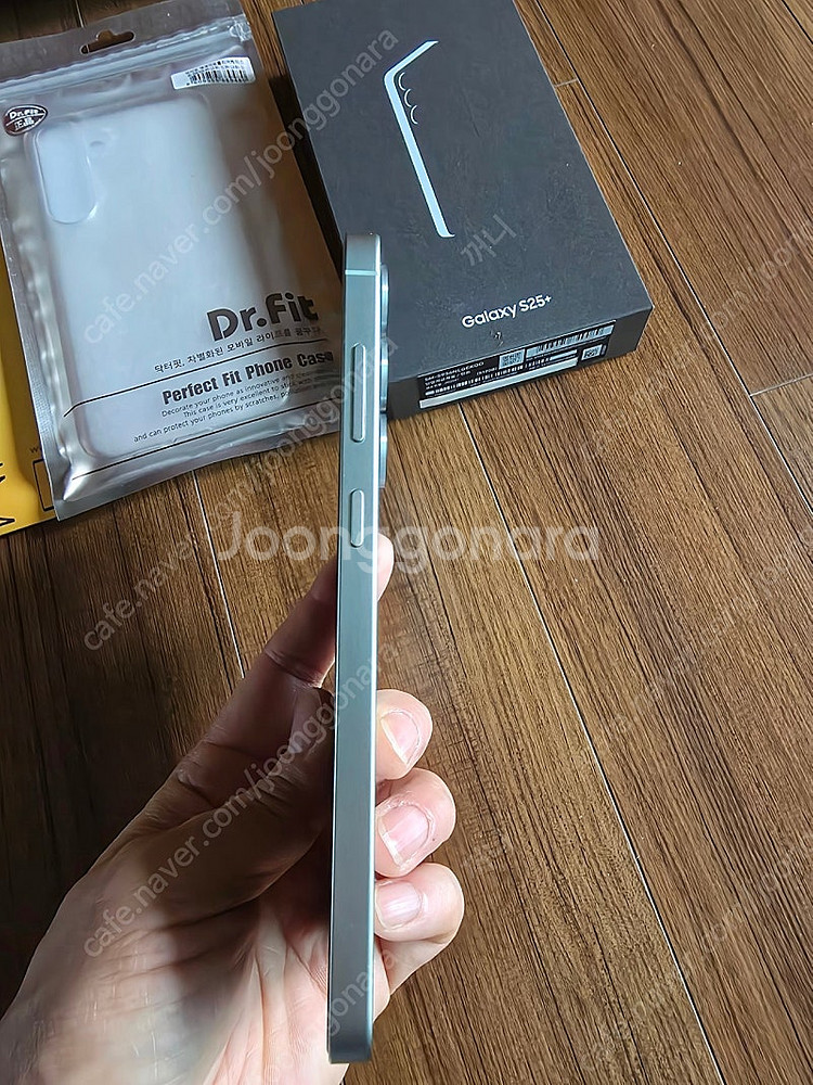 갤럭시 s25+ 512 자급제 민트급 박스셋 판매합니다--2