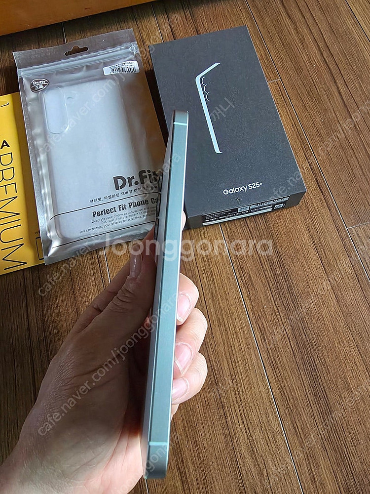 갤럭시 s25+ 512 자급제 민트급 박스셋 판매합니다--4