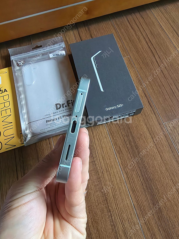 갤럭시 s25+ 512 자급제 민트급 박스셋 판매합니다--5