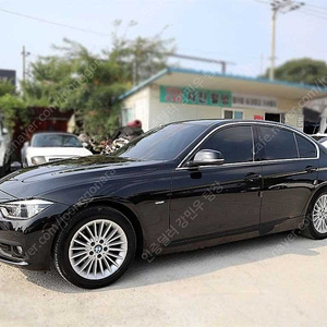 BMW 3시리즈 중고 BMW 320d 중고승용차 3시리즈 중고차 검정색 2018년식 68,300km 320i 럭셔리 법인차 구매가능
