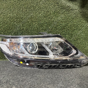 [판매] 뉴쏘렌토R 중고 LED,HID헤드라이트 램프 전조등 자동차중고부품 폐차장중고부품 수입차중고부품 판매점 구매 복원 불량 파손 수리 교체 리멘카