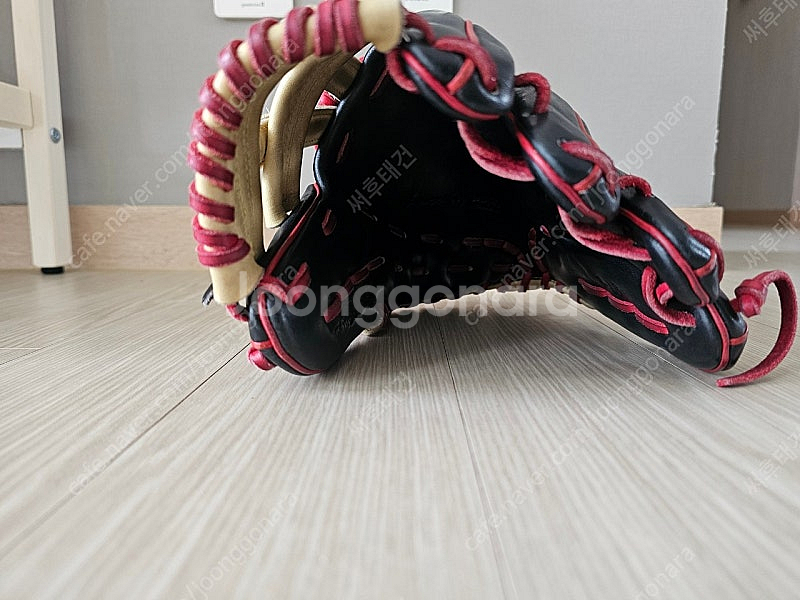 알티스 내야 11.75인치 허경민 글러브 판매합니다(알티스 글러브 더스트백 포함)--1