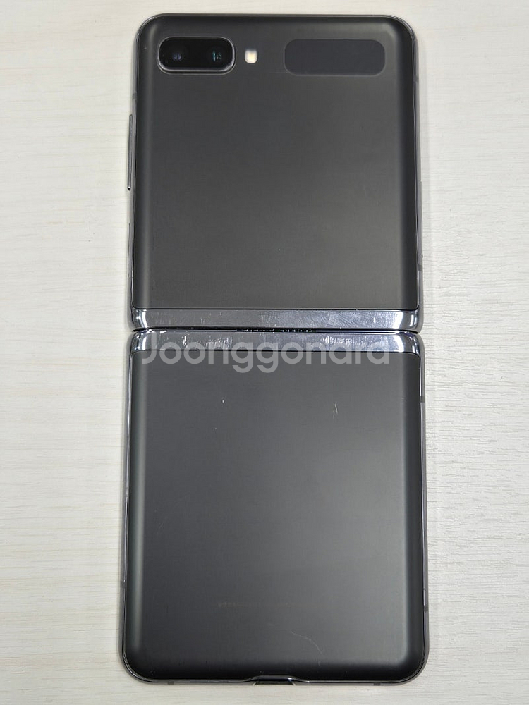 갤럭시 Z플립 5G 블랙색상 256용량 상태좋은 꿀매물...--2