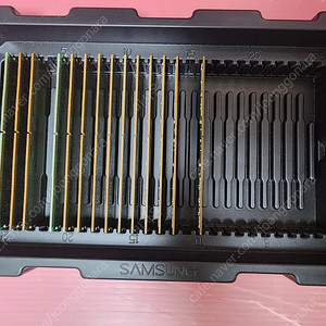 데스크탑용 메모리 램 DDR4 8GB 16개 개당 1.5만~1.8만 (3200 /2666 /2400 MHz) 팝니다.
