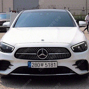 벤츠 E클래스 중고 벤츠 인증중고 흰색 2021년식 73,067km E350 4MATIC AMG LINE 양심중고차