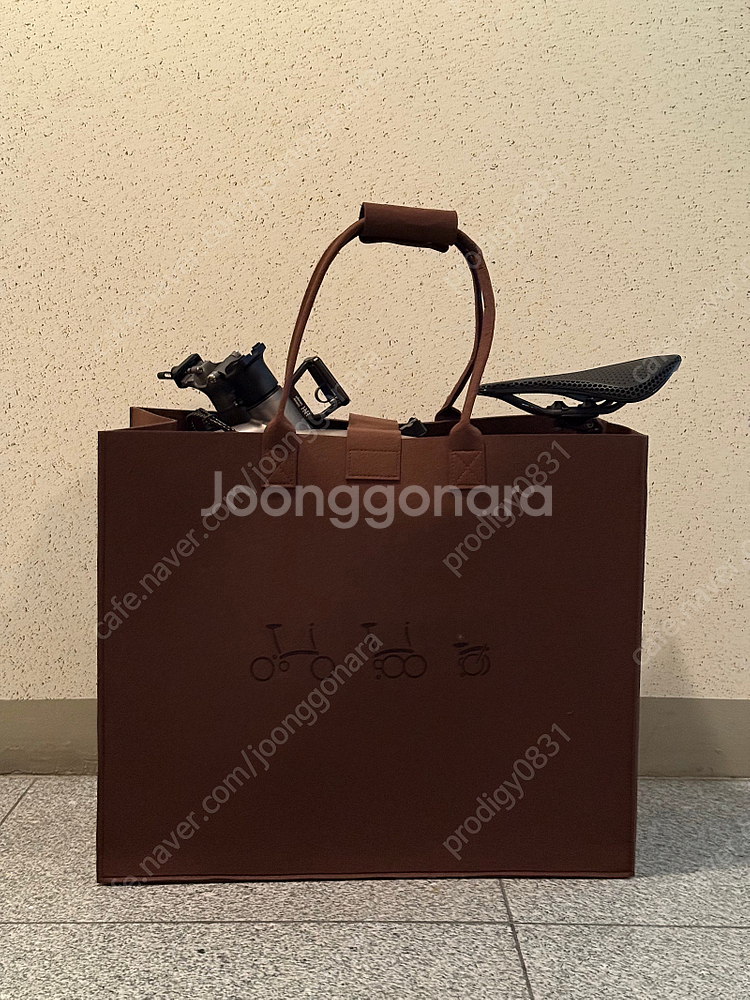 브롬톤 T라인 4단 미드바 24년식 650만원--7