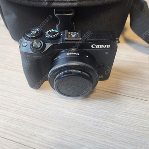 캐논 정품 eos m6 mark2 바디와 22mm stm 단렌즈 셋트로 판매합니다.
