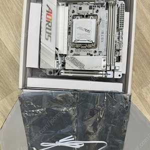 기가바이트 x870i 어로스 프로 ice 팝니다.