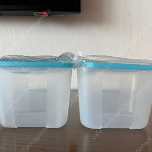 [새상품] 타파웨어 하늘색 원터치 밀폐용기 냉장/냉동용기 2개
