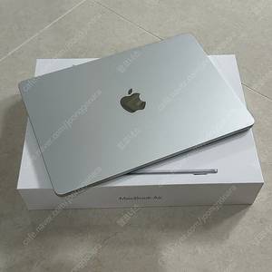 맥북에어 m3 13인치 8core/ 10core / 16gb 512gb / 미드나이트, 실버 각각 1대씩 판매 합니다.