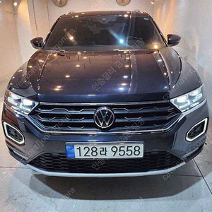 폭스바겐 티록 중고 티록 검정색 2021년식 42,241km 2.0 TDI 프레스티지 중고차직거래카페