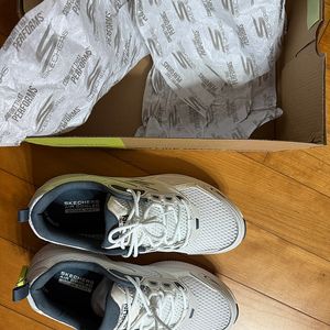 스케쳐스 고 런 275 팝니다